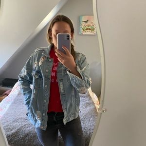 TOPSHOP DISTRESSED OVERSIZED JEAN JACKET
